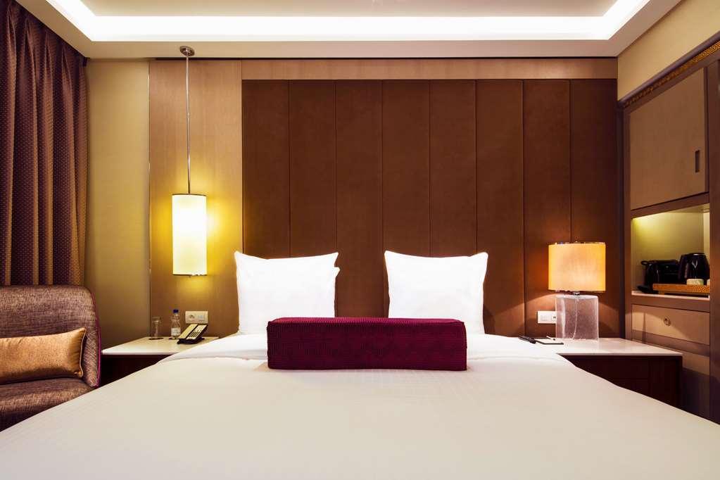 탕라 호텔 브뤼셀 Kraainem 객실 사진 A bedroom at the hotel