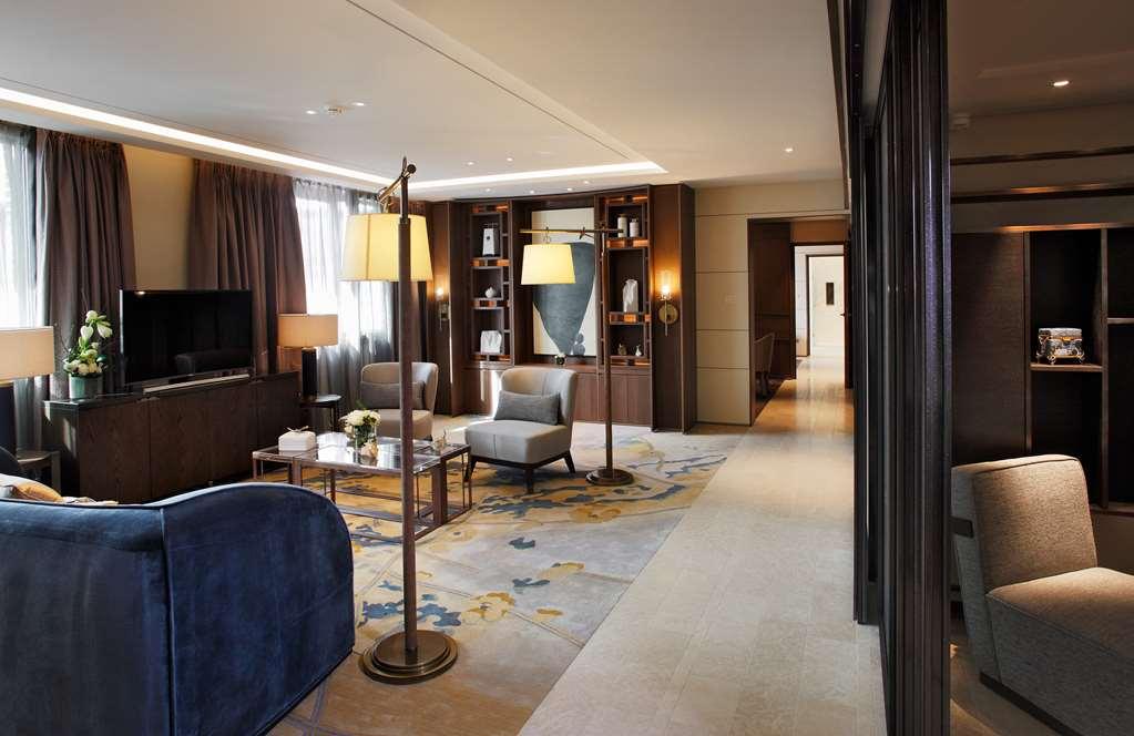 탕라 호텔 브뤼셀 Kraainem 외부 사진 A suite at the hotel